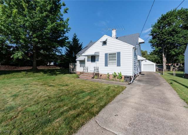 Property at 4766 Brookwood Dr, Brooklyn, OH 44144, 3 beds, 2 baths