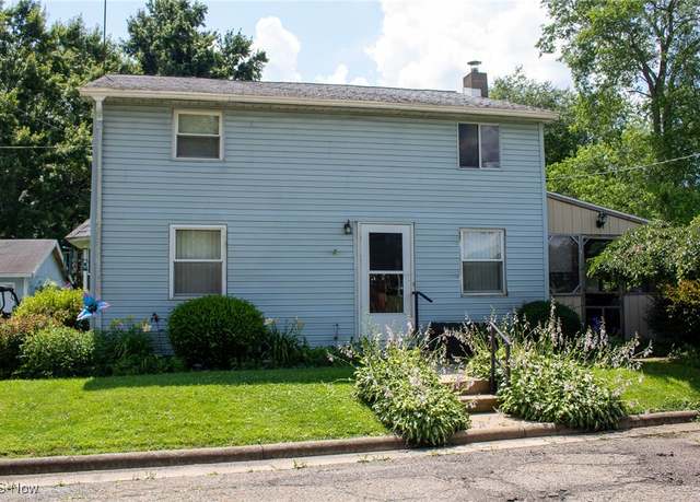 Property at 424 7th Ave NW, Beach City, OH 44608, 3 beds, 1 bath