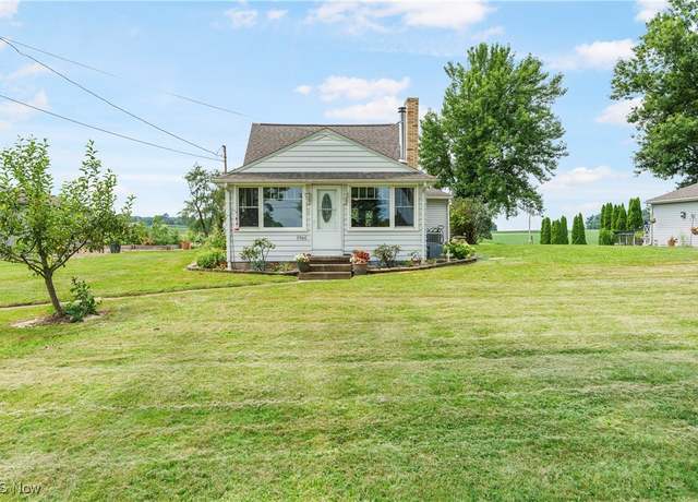 Property at 11964 Poorman St SW, Navarre, OH 44662, 3 beds, 1 bath