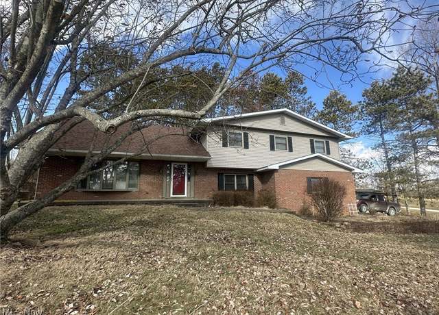 Property at 2695 Ash Meadows Blvd, Zanesville, OH 43701, 4 beds, 2.5 baths