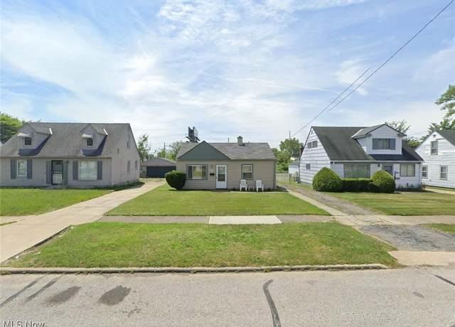 Property at 17406 Wayne Dr, Cleveland, OH 44128, 2 beds, 1 bath