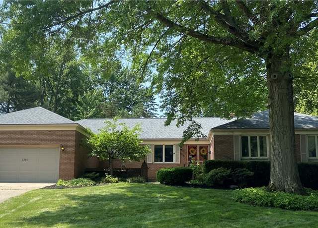 Property at 2290 Thurmont Rd, Akron, OH 44313, 4 beds, 3 baths