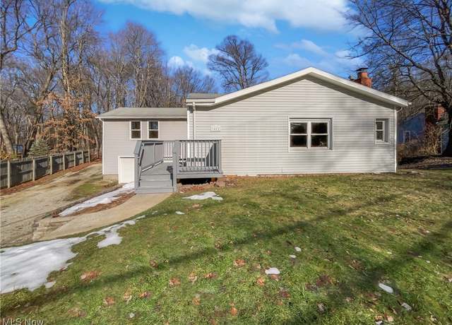 Property at 1411 Mctaggart Rd, Stow, OH 44224, 5 beds, 3 baths