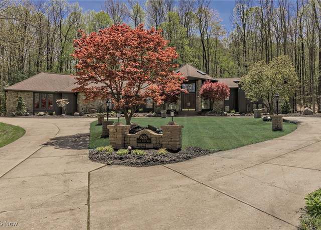 Property at 8225 Eagle Ridge Dr, Concord, OH 44077, 4 beds, 3.5 baths