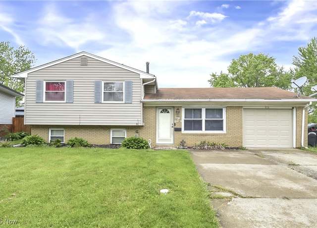 Property at 816 Sherwood Dr, Elyria, OH 44035, 3 beds, 1.5 baths