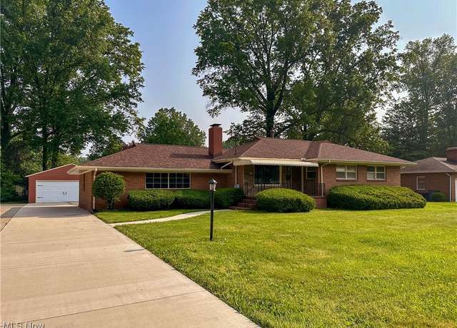 Property at 330 Mansell Dr, Youngstown, OH 44505, 3 beds, 2 baths