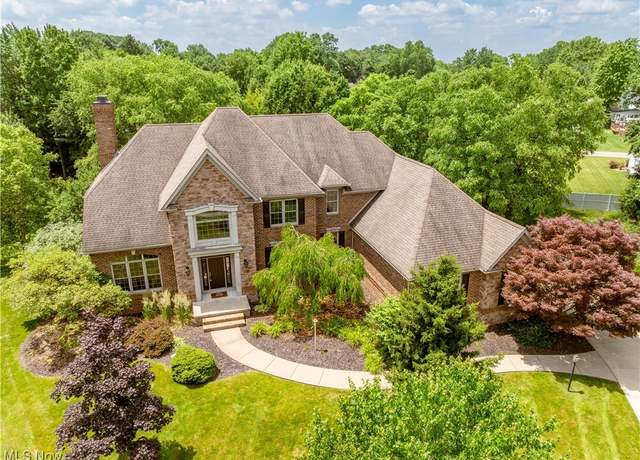 Property at 2840 Barclay Cir NW, North Canton, OH 44720, 4 beds, 4.5 baths
