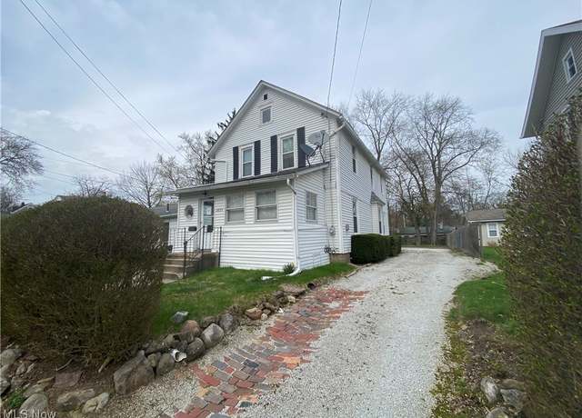 Property at 2655 Maplewood St, Cuyahoga Falls, OH 44221, 4 beds, 2 baths