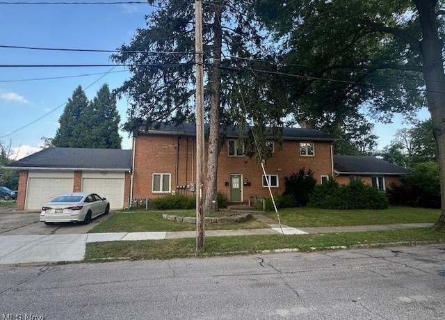 Property at 227 E College St, Oberlin, OH 44074, 7 beds, 3 baths