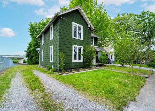 Property at 492 W Pershing St, Salem, OH 44460, 3 beds, 1 bath