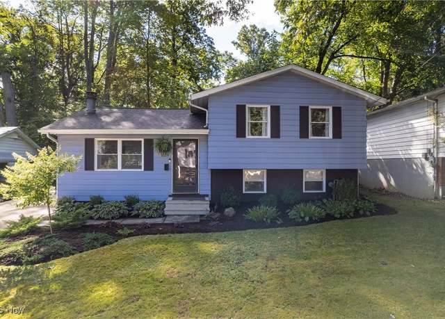 Property at 1029 Karen Dr, Akron, OH 44313, 3 beds, 1.5 baths