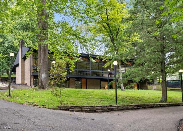Property at 176 Kingsview Dr, Weirton, WV 26062, 4 beds, 2.5 baths