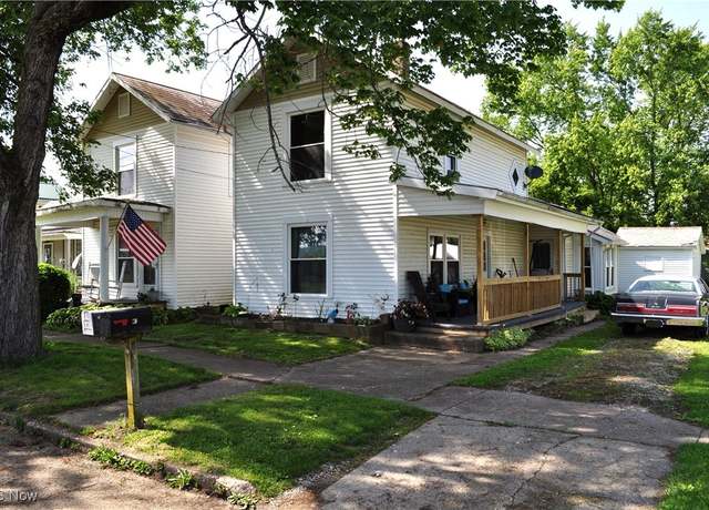 Property at 82 W 1st St, Frazeysburg, OH 43822, 5 beds, 2 baths