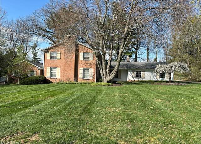 Property at 1139 Chelmsford St NW, North Canton, OH 44720, 4 beds, 4 baths