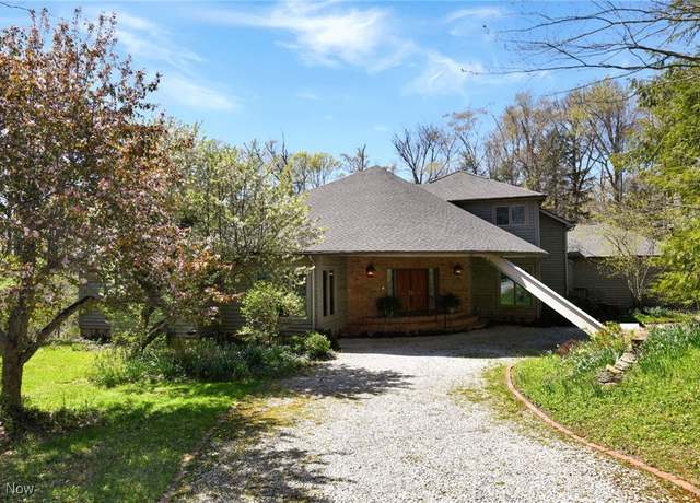 Property at 13540 Ledgebrook Ln, Chagrin Falls, OH 44022, 3 beds, 3 baths