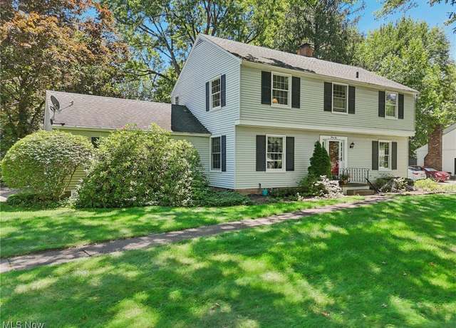 Property at 41 W Case Dr, Hudson, OH 44236, 3 beds, 2.5 baths