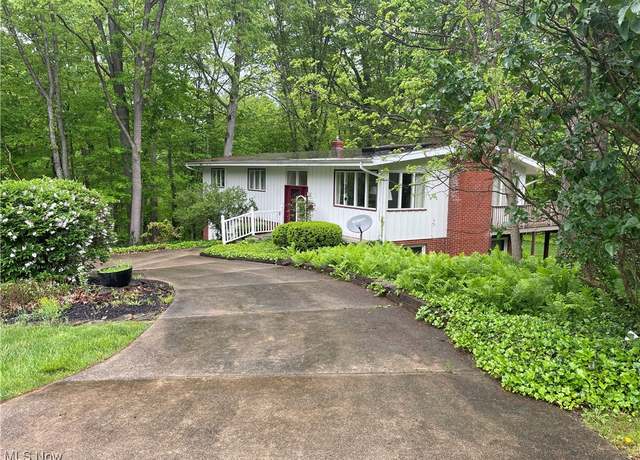 Property at 1048 Park Cir, Liberty, OH 44420, 3 beds, 2 baths