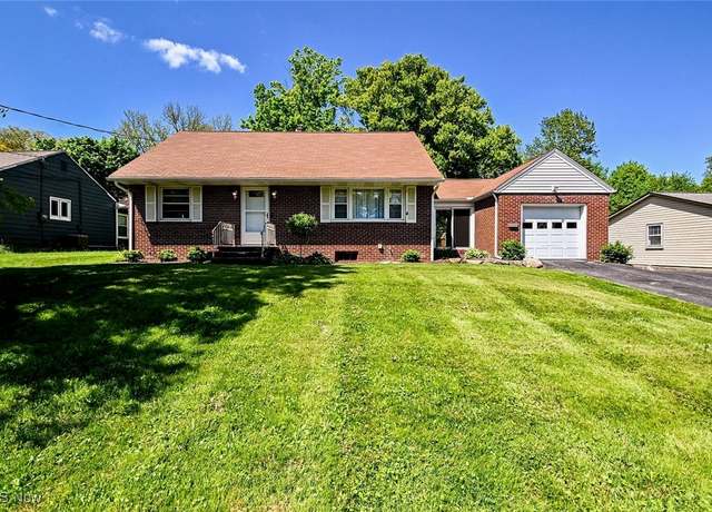 Property at 1121 Woodrow St NW, North Canton, OH 44720, 4 beds, 2 baths