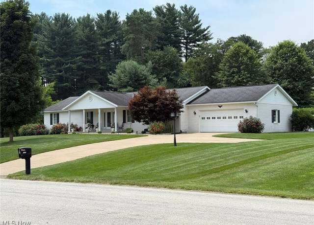 Property at 2626 Pleasant Valley Rd NE, New Philadelphia, OH 44663, 4 beds, 3 baths
