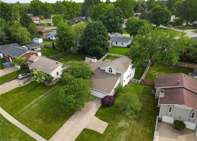 Property at 2793 Sand Run Pkwy, Fairlawn, OH 44333, 3 beds, 2.5 baths