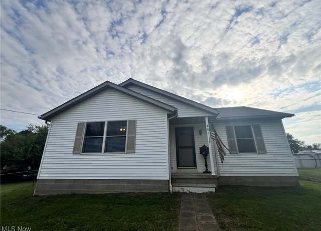 Property at 661 Cliff St NW, Massillon, OH 44647, 2 beds, 1 bath
