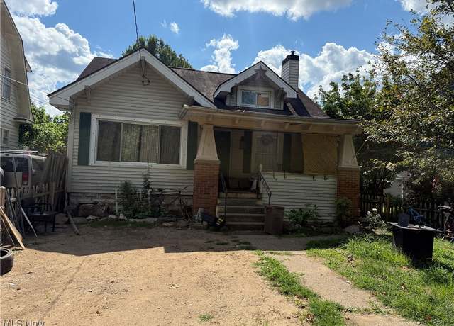 Property at 906 Lakeview Dr, Parkersburg, WV 26104, 5 beds, 2 baths