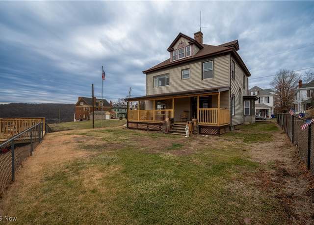 Property at 300 Thompson Ave, East Liverpool, OH 43920, 4 beds, 2 baths