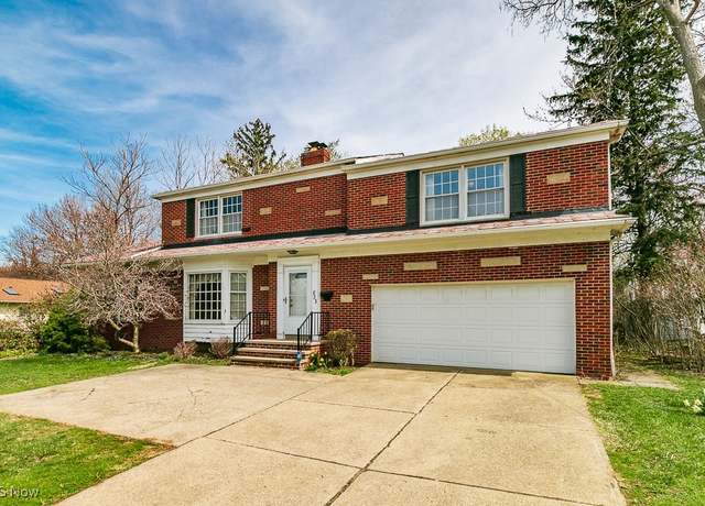 Property at 833 E 250th St, Euclid, OH 44132, 3 beds, 2.5 baths