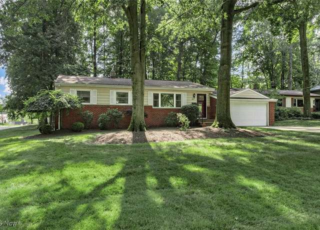 Property at 821 Haywood Dr, South Euclid, OH 44121, 3 beds, 1.5 baths