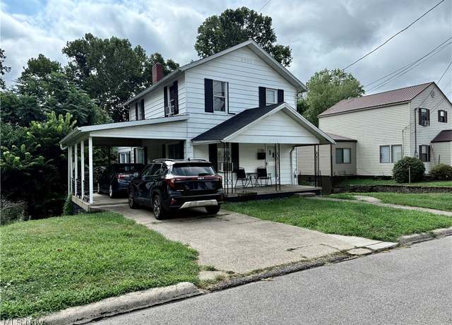 Property at 2706 New York Ave, Parkersburg, WV 26101, 3 beds, 1.5 baths
