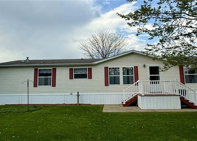 Property at 3017 Robinwood Dr SW, Warren, OH 44481, 3 beds, 2 baths