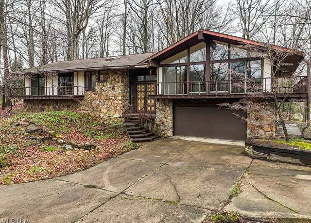 Property at 1379 Mockingbird Dr, Kent, OH 44240, 5 beds, 3 baths