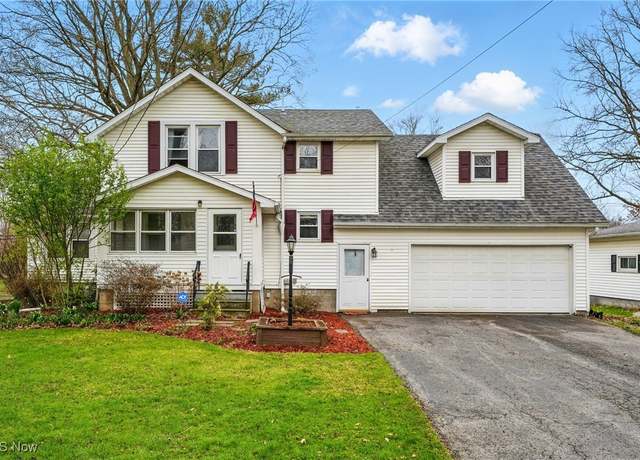 Property at 229 Rosegarden Dr NE, Warren, OH 44484, 3 beds, 2 baths