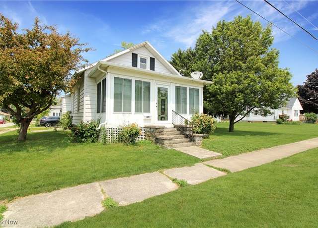 Property at 1201 E 3rd St, Port Clinton, OH 43452, 2 beds, 1.5 baths