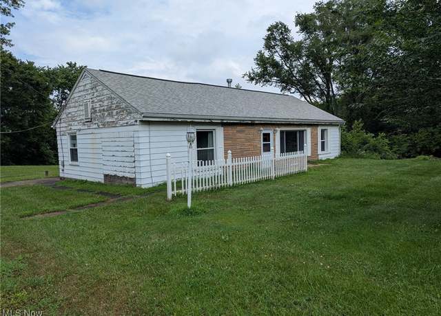 Property at 4560 Erie Ave NW, Canal Fulton, OH 44614, 4 beds, 1 bath