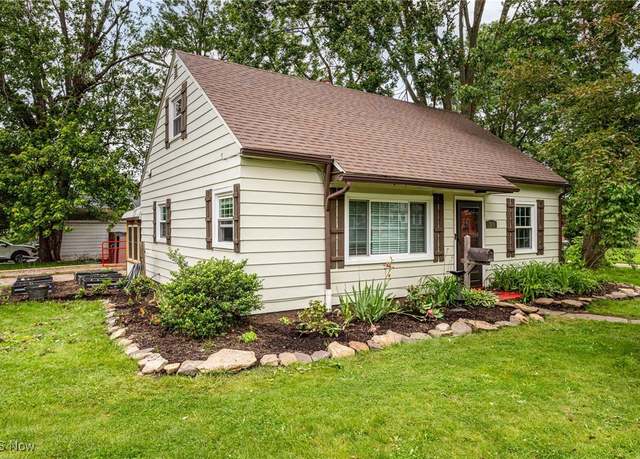 Property at 1558 9th St, Cuyahoga Falls, OH 44221, 3 beds, 1 bath