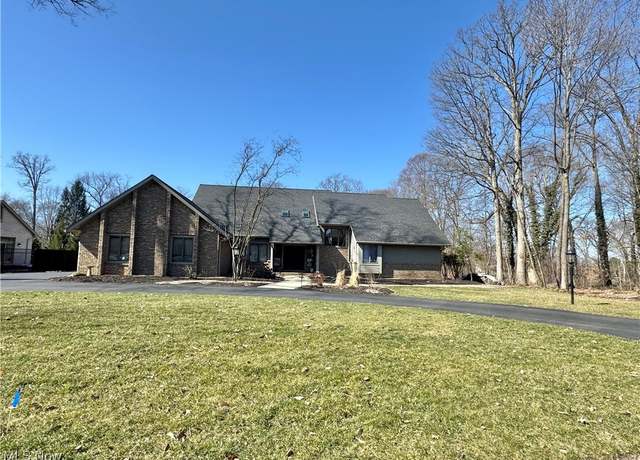 Property at 244 Hunters Holw, Warren, OH 44484, 3 beds, 2.5 baths