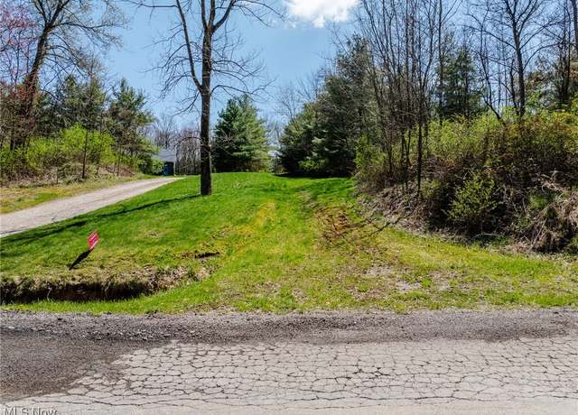 Property at 5742 Hilltop Dr, Strasburg, OH 44680