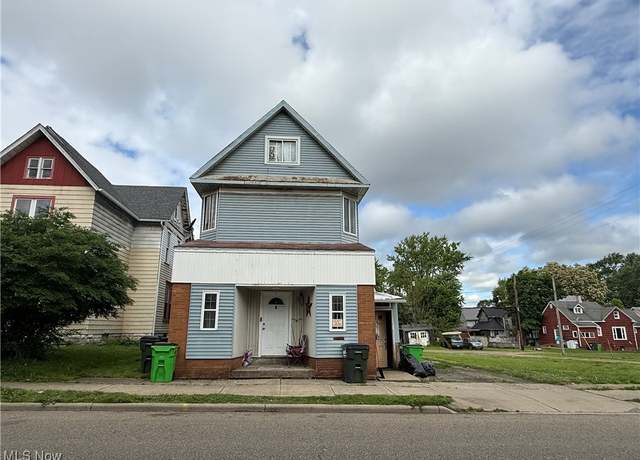 Property at 939 S Arch Ave, Alliance, OH 44601, 3 beds, 3 baths