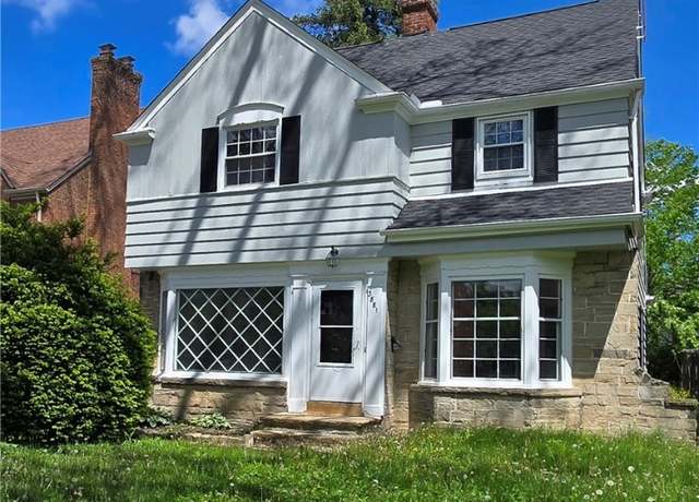 Property at 3881 Meadowbrook Blvd, University Heights, OH 44118, 4 beds, 2 baths