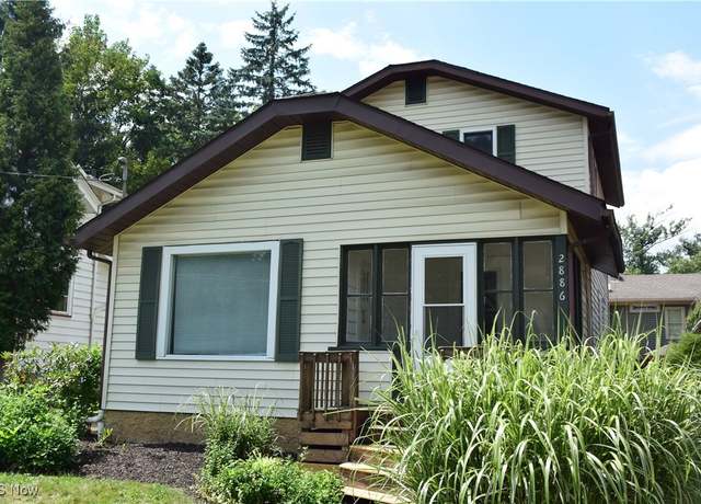 Property at 2886 Norwood St, Cuyahoga Falls, OH 44221, 3 beds, 2 baths