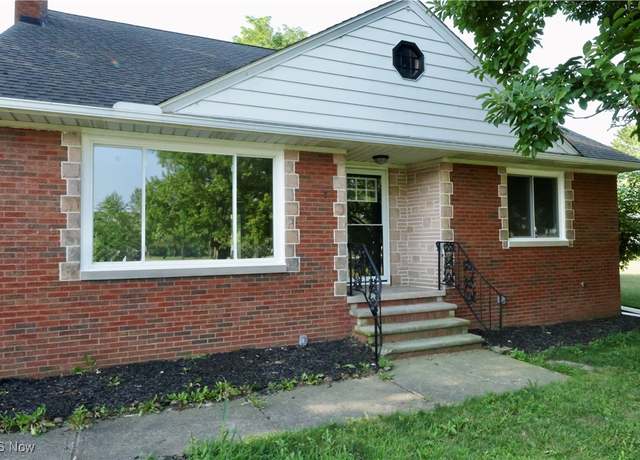 Property at 3215 W Erie Ave, Lorain, OH 44053, 3 beds, 2 baths