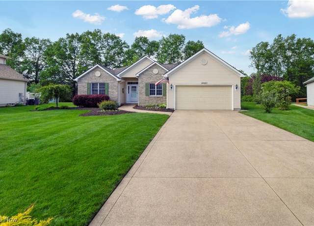 Property at 28420 Glen Hollow Ln, Olmsted Falls, OH 44138, 3 beds, 2 baths