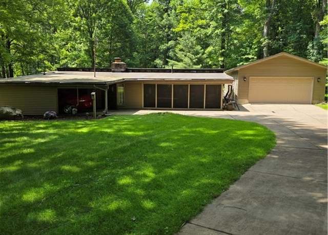 Property at 2133 Silver Fox Ln NE, Warren, OH 44484, 3 beds, 1.5 baths