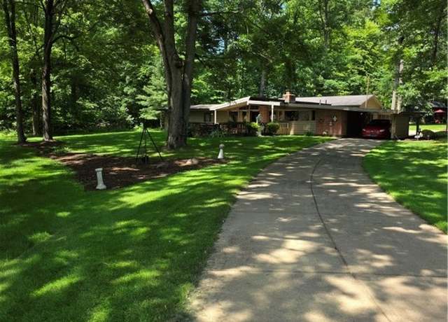 Property at 2133 Silver Fox Ln NE, Warren, OH 44484, 3 beds, 1.5 baths