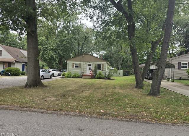 Property at 1422 Pin Oak Dr, Akron, OH 44312, 3 beds, 1 bath
