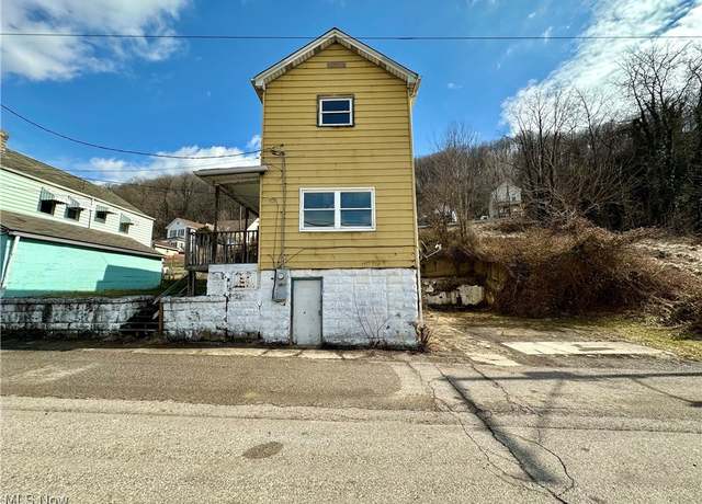 Property at 546 Rose St, Follansbee, WV 26037, 3 beds, 1 bath