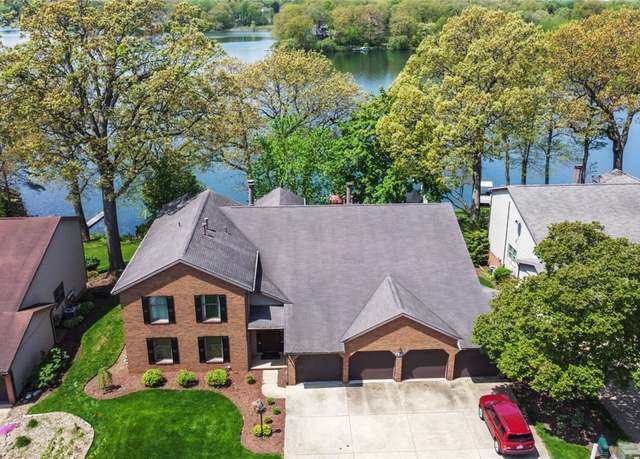 Property at 1819 Harbour Cir NW, Canton, OH 44708, 2 beds, 1.5 baths