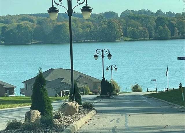 Property at Pine Lake Cv, Columbiana, OH 44408
