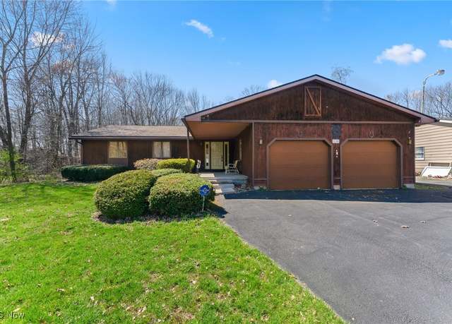 Property at 338 Creed Ave, Hubbard, OH 44425, 3 beds, 2 baths